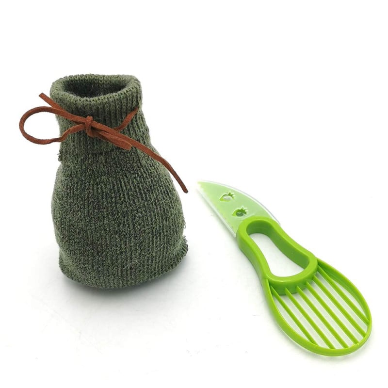 Coupe   trancheur avocat avec sac chaussette
