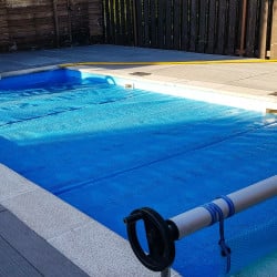 Bâche à bulles piscine rectangulaire (11)