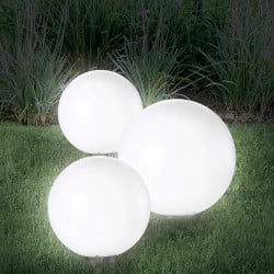 Boule lumineuse solaire pour jardin (2)