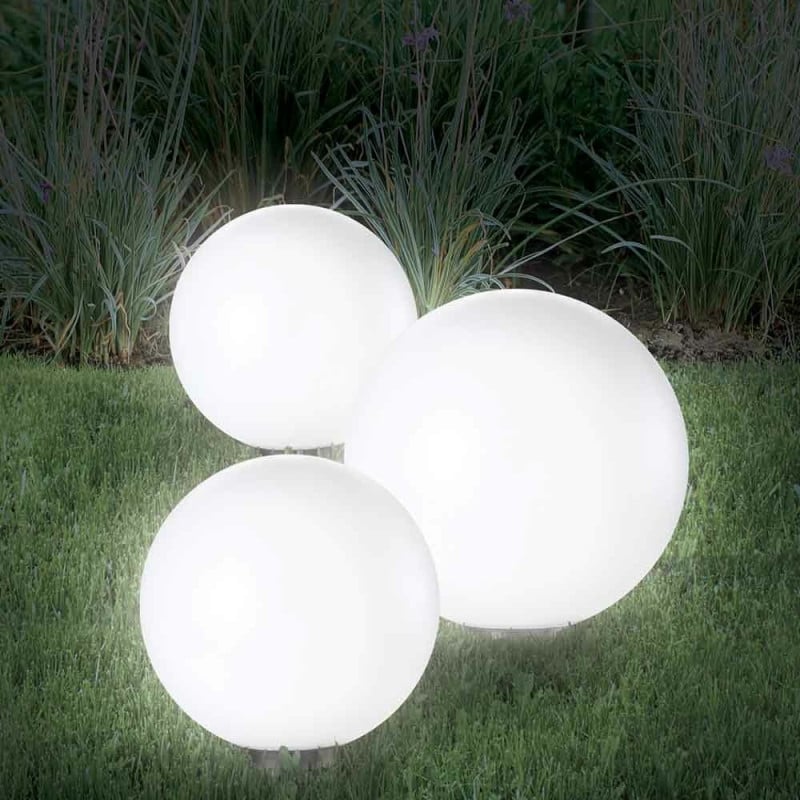 Boule lumineuse solaire pour jardin (2)
