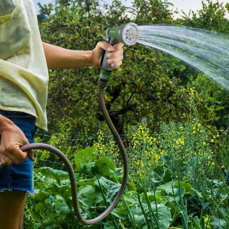 Kit d'arrosage avec pistolets, lance et raccordements tuyau 15 mm et 19 mm