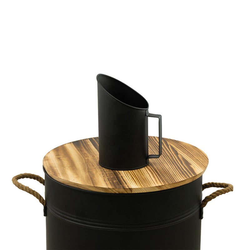 Pelle à granulés bois en métal noir avec tamis intégré