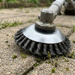 Tête brosse de désherbage et démoussage