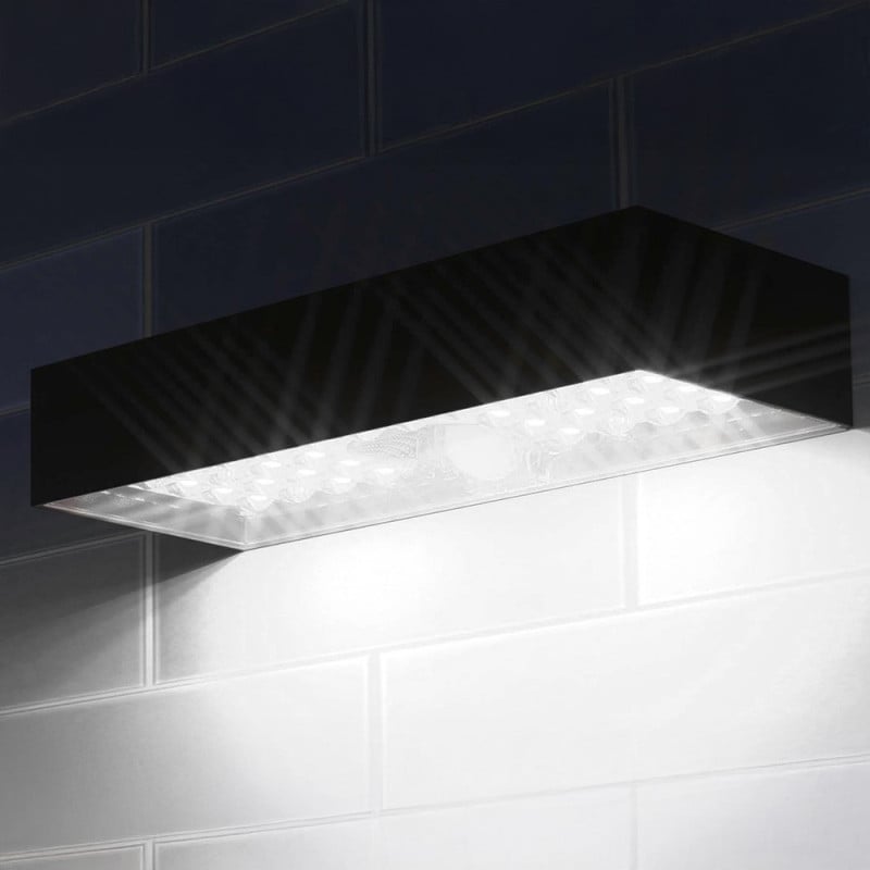 Lampe murale solaire détecteur de mouvement 900 lumens IP65