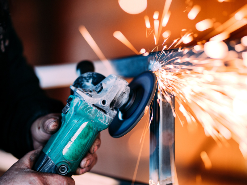 Comment utiliser une meuleuse d'angle ?