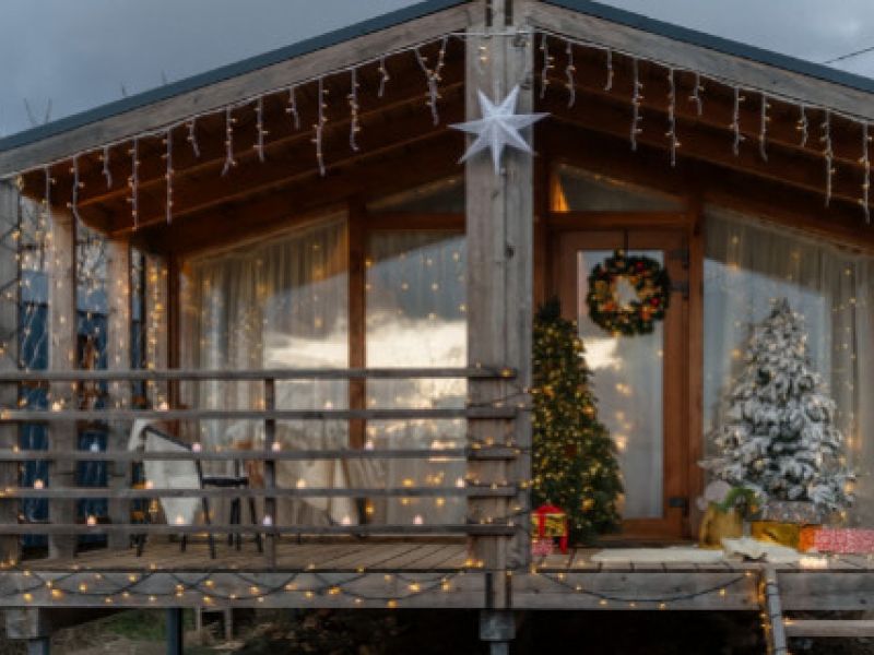 Comment décorer sa terrasse ou son balcon pour les fêtes de fin d’année ?