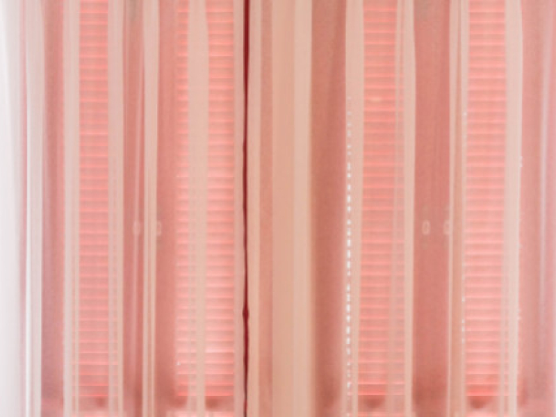 Canicule ou froid polaire : 3 bonnes raisons d’adopter un rideau thermique