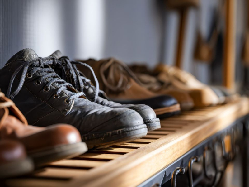 6 raisons de choisir une étagère chaussures avec housse de protection
