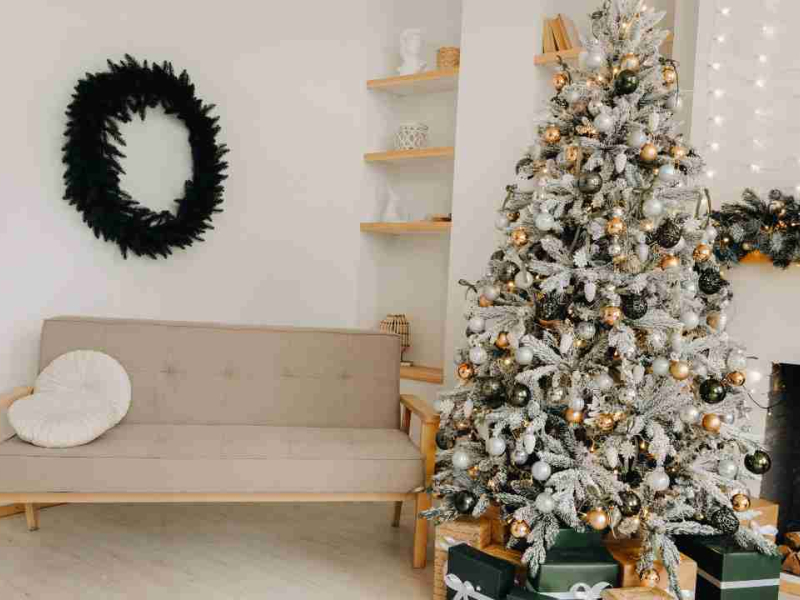 Sapin artificiel : comment créer une ambiance haut de gamme avec un petit budget