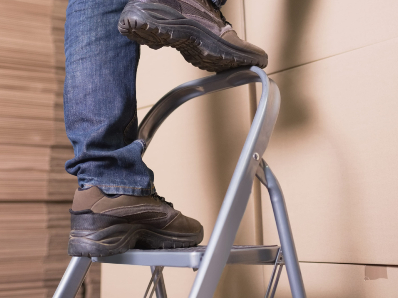 Comment gagner du temps dans ses petits travaux grâce à un escabeau ?