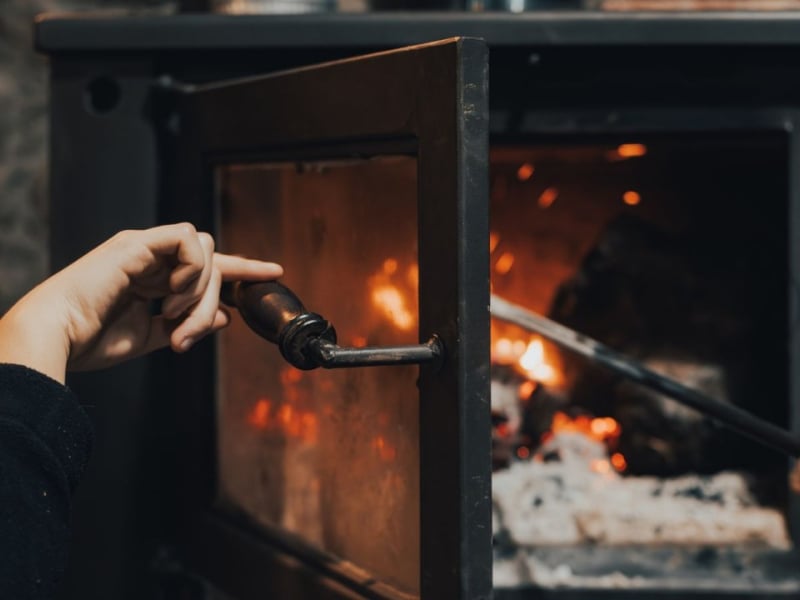 Comment nettoyer les cendres d'un poêle ou insert