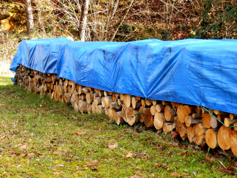 Comment bien choisir une bâche de jardin ?