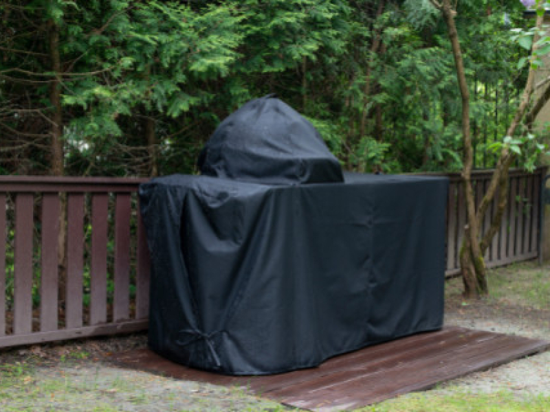 Protéger son mobilier de jardin : bâches, astuces et erreurs à éviter